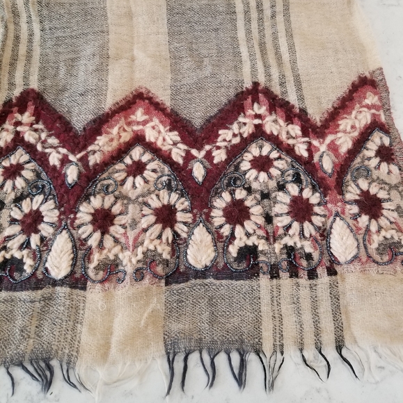 🧣HANDCRAFTED WOOL SHAWL - Picture 3 of 8